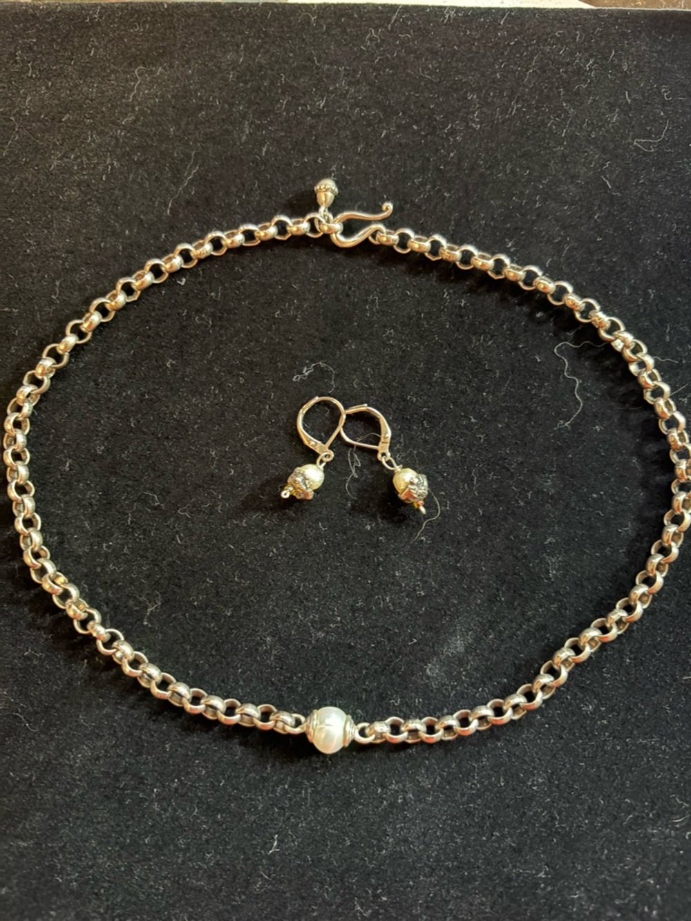 Source Unknown Gunmetal Chain Necklace with White Pearl Drop Earrings